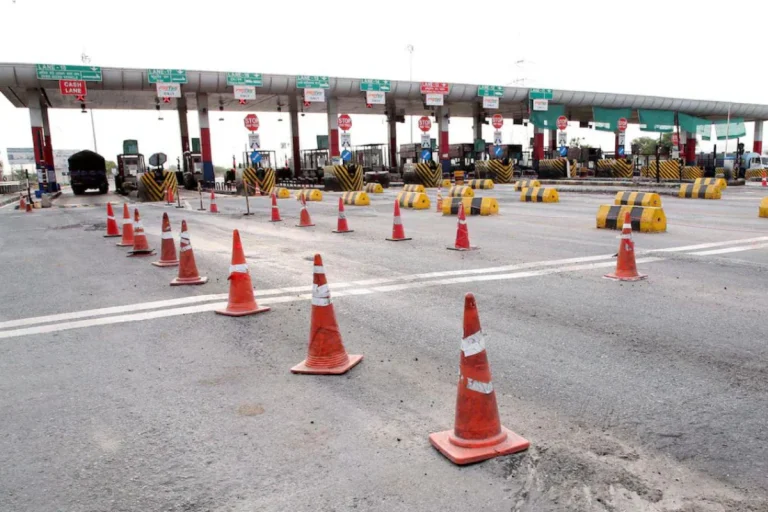 Cash payments toll plazas